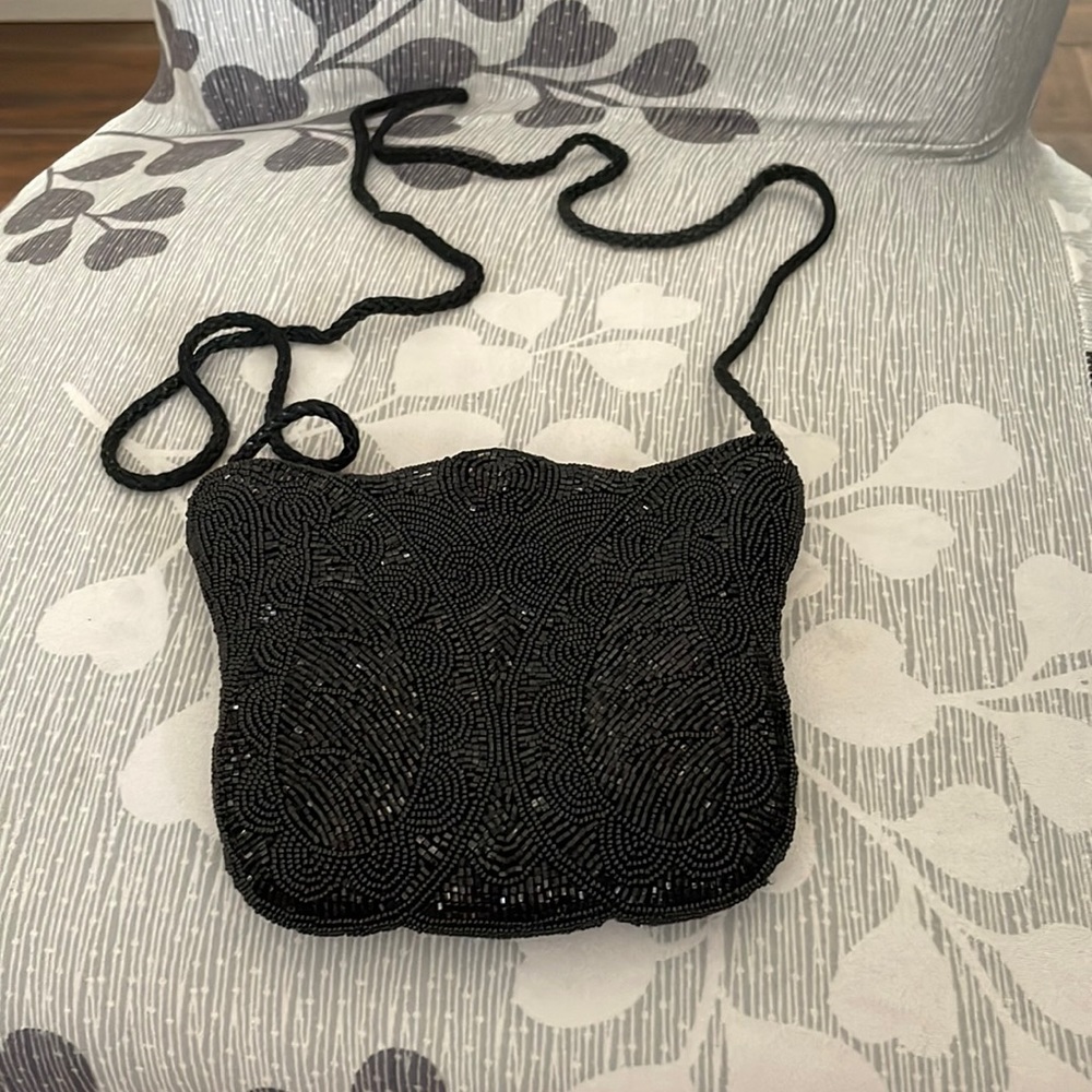 Vintage Magid beaded purse. Snap closure,rope strap. Preowned in excellent shape